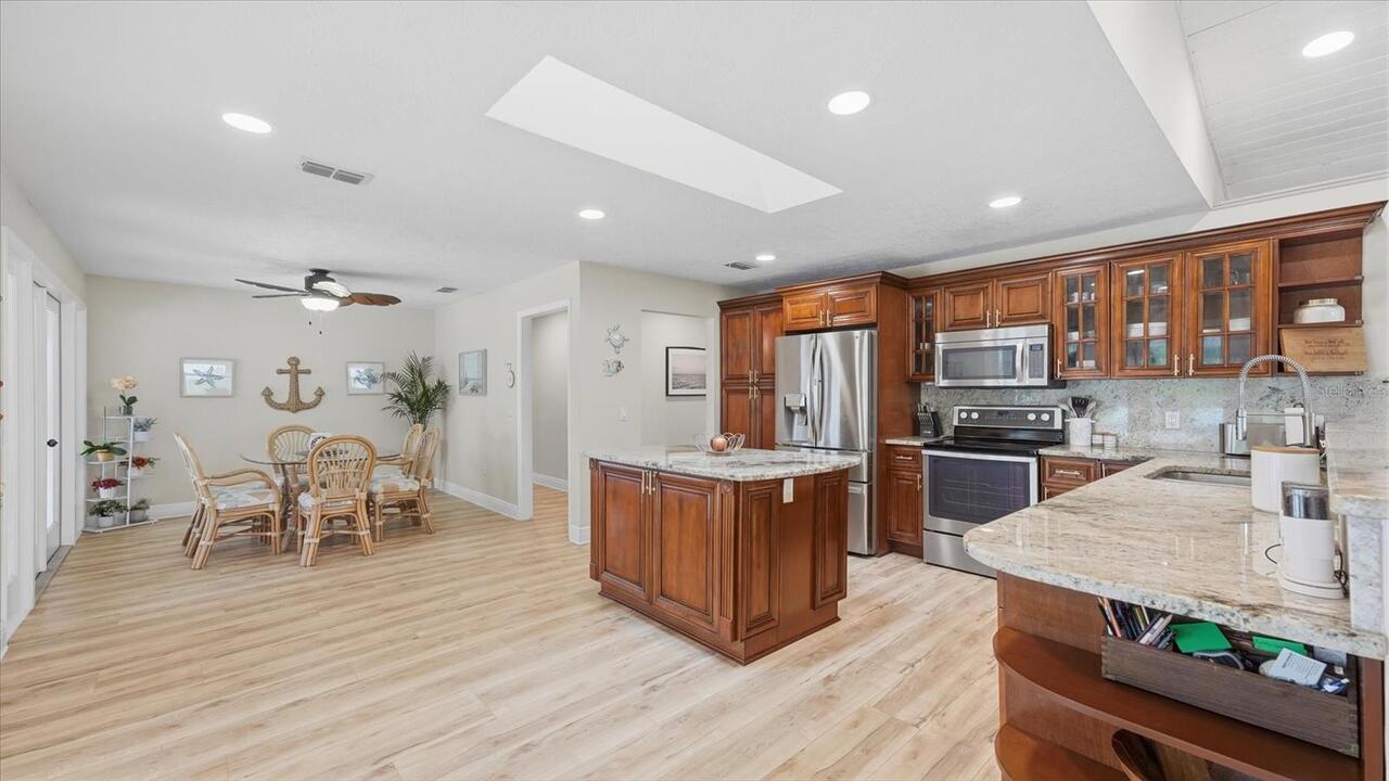 Listing Photo 12