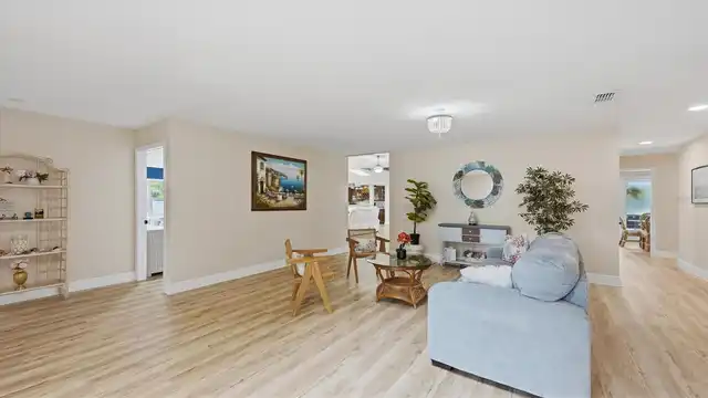 Listing Photo 9