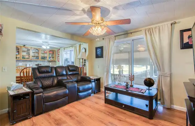 Listing Photo 11