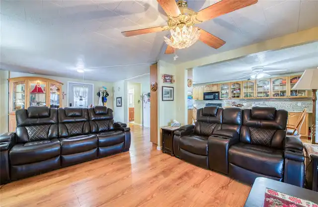 Listing Photo 12