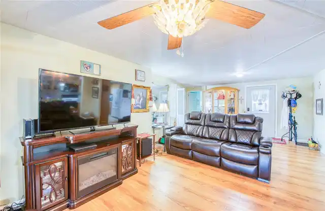 Listing Photo 14