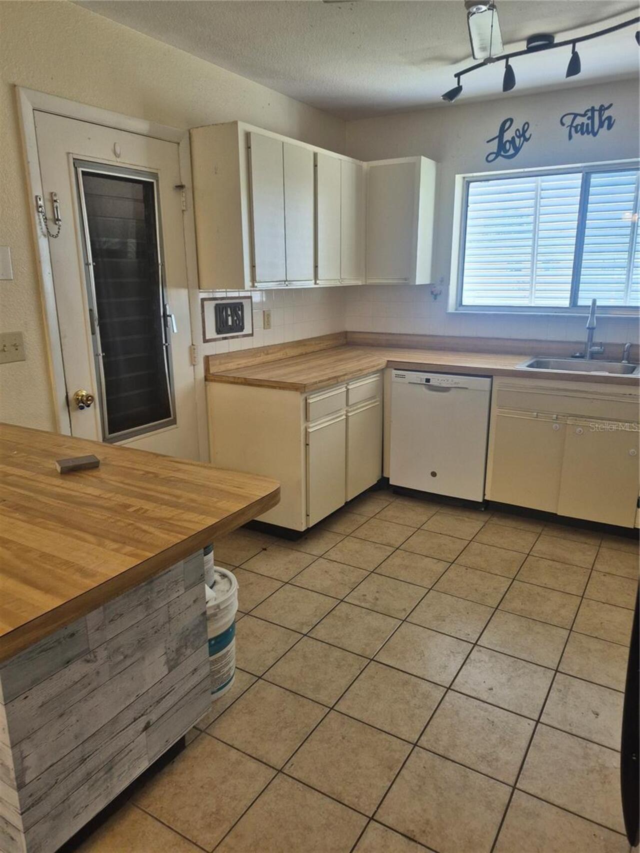 Listing Photo 10