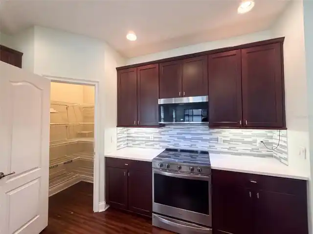 Listing Photo 10