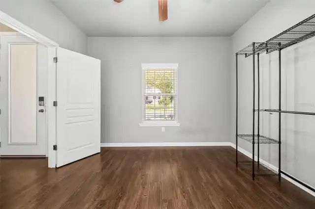 Listing Photo 8