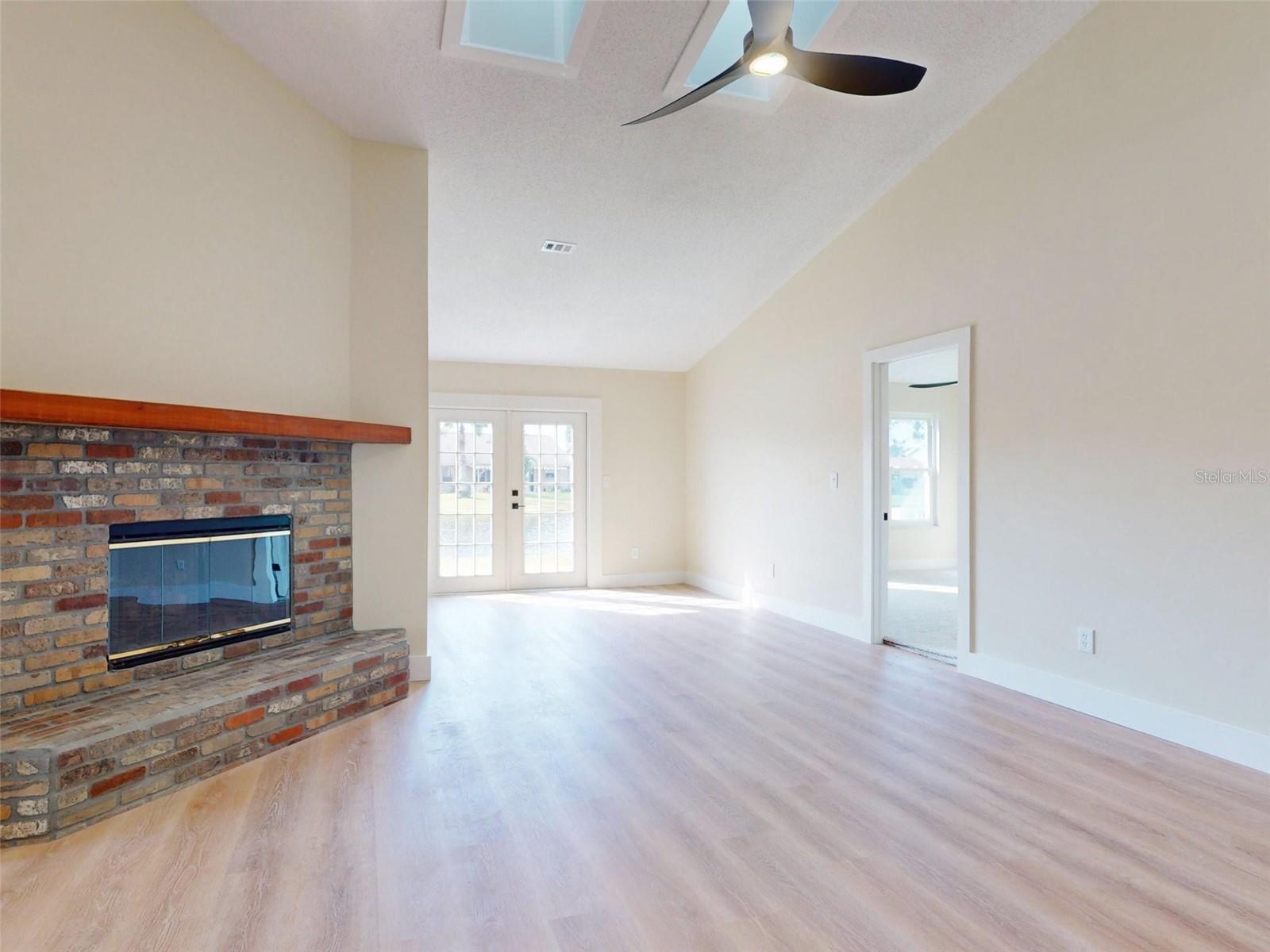 Listing Photo 8