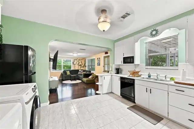 Listing Photo 12