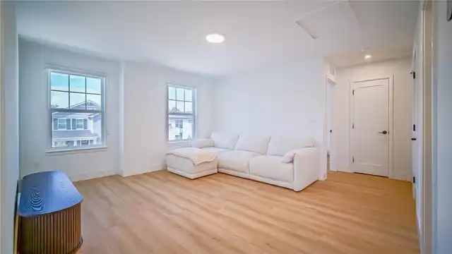 Listing Photo 14