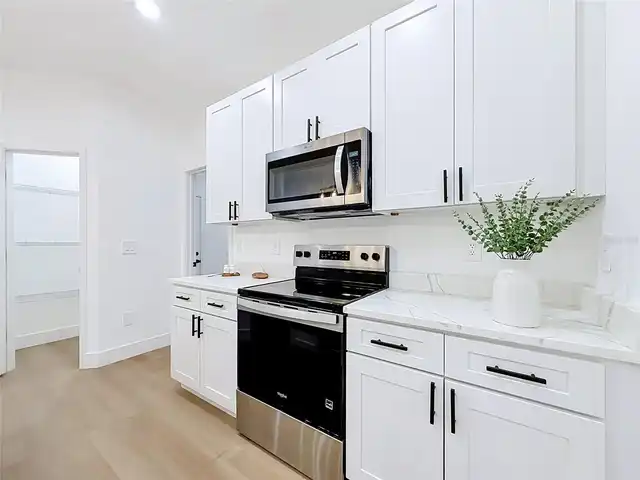 Listing Photo 9