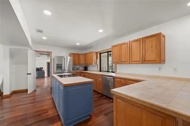 Listing Photo 9