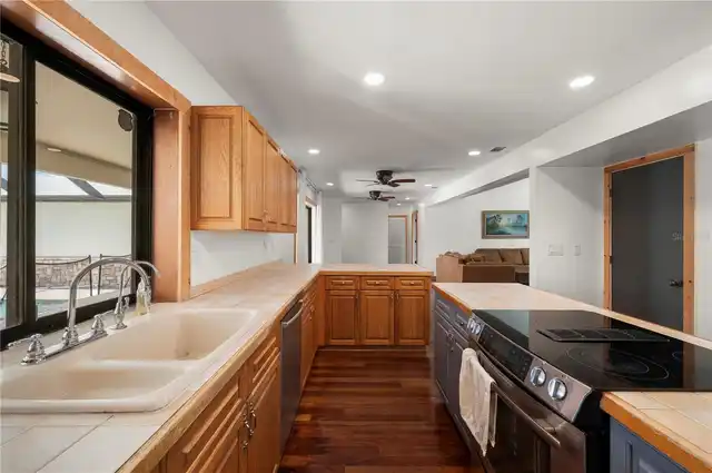 Listing Photo 12
