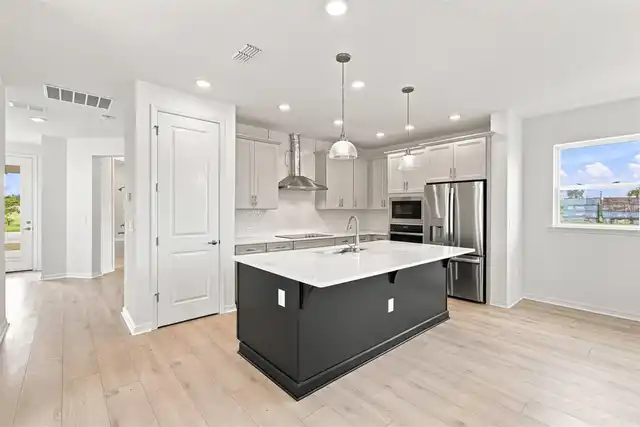 Listing Photo 8
