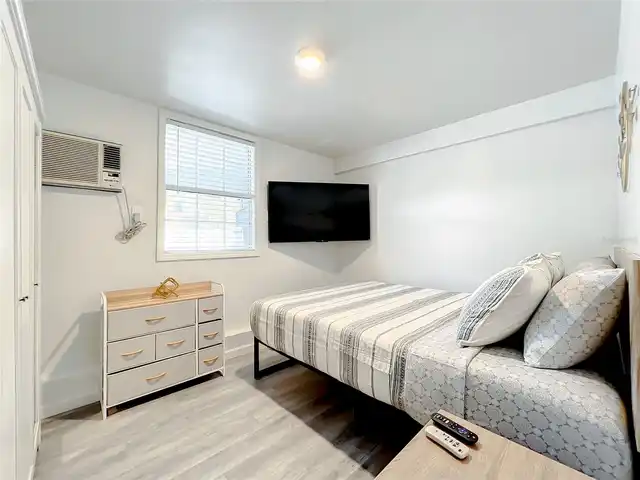 Listing Photo 8