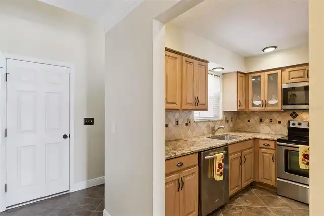 Listing Photo 9