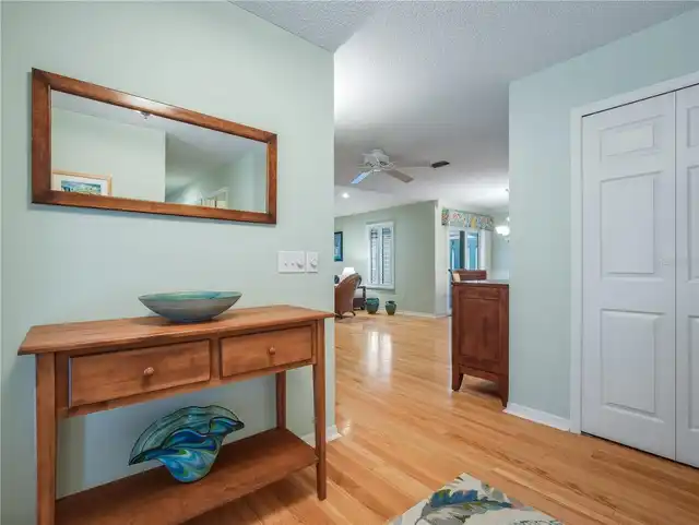 Listing Photo 10