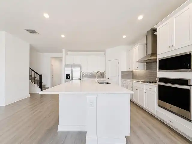 Listing Photo 11