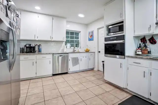 Listing Photo 11