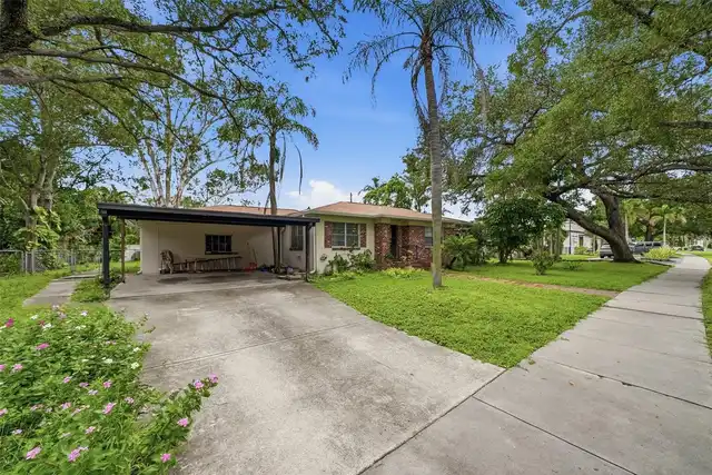 Listing Photo 11