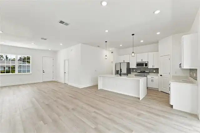 Listing Photo 14