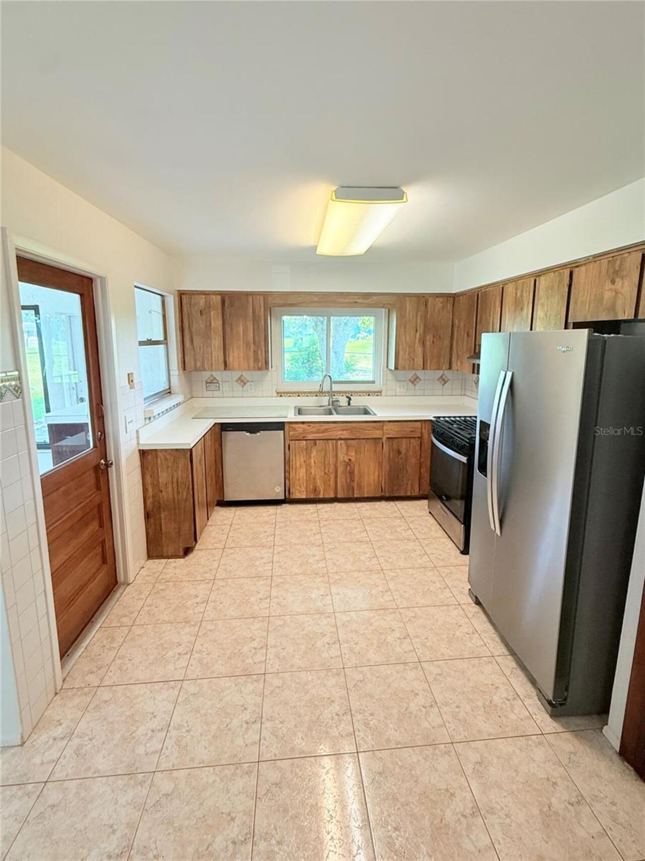 Listing Photo 12