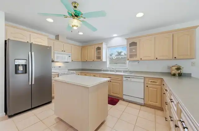 Listing Photo 11