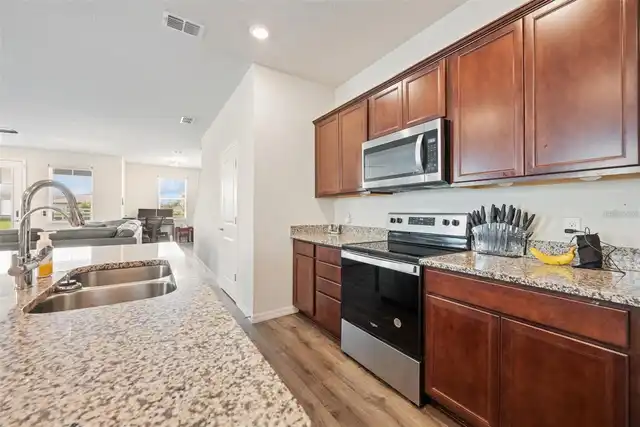Listing Photo 8