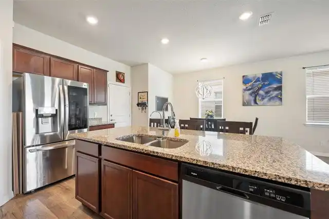 Listing Photo 9