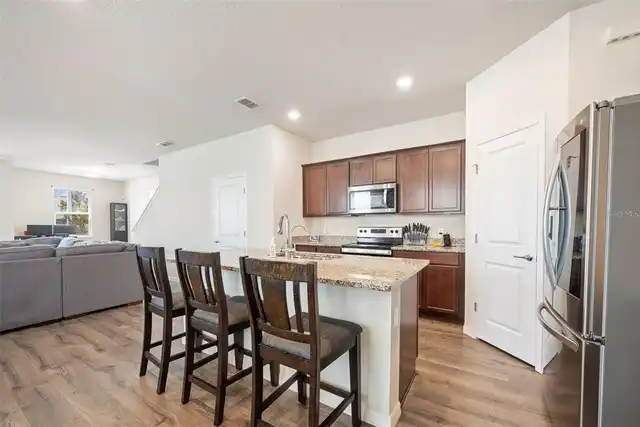 Listing Photo 12