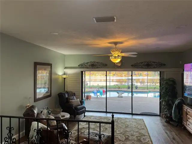 Listing Photo 11