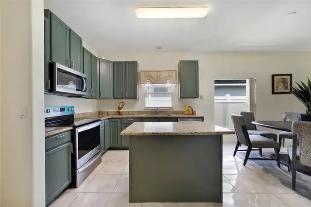 Listing Photo 10