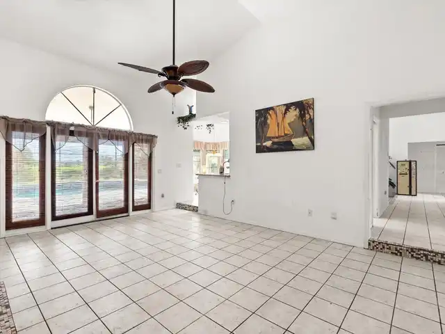 Listing Photo 11