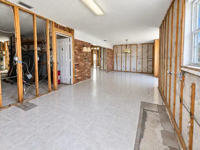 Listing Photo 9
