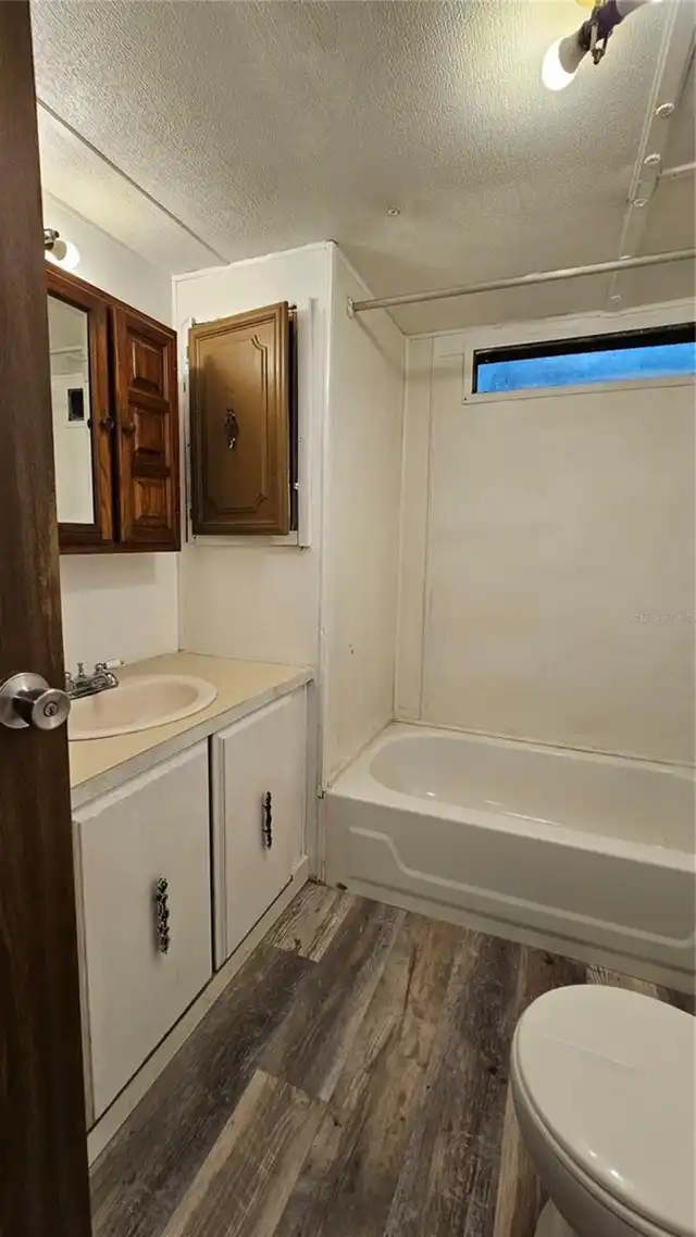 Listing Photo 12