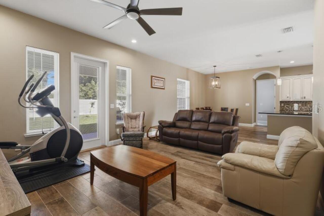 Listing Photo 10