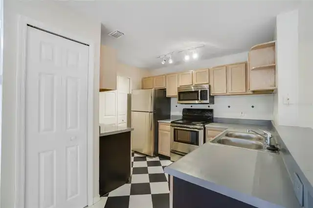 Listing Photo 9
