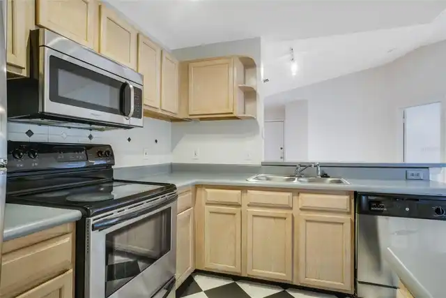 Listing Photo 10