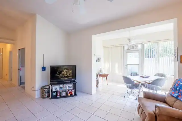 Listing Photo 8