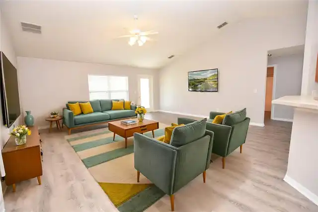 Listing Photo 12