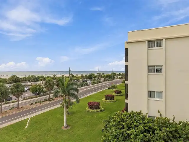Listing Photo 10