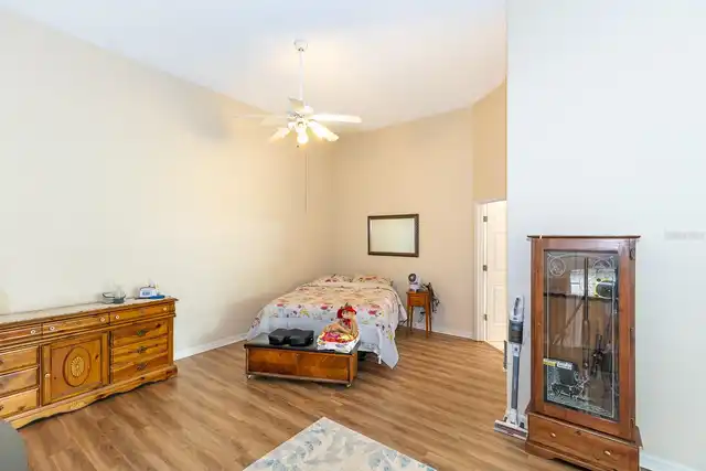 Listing Photo 11