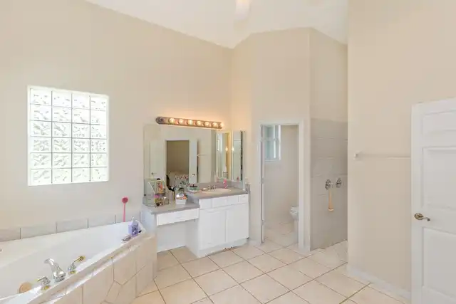 Listing Photo 17