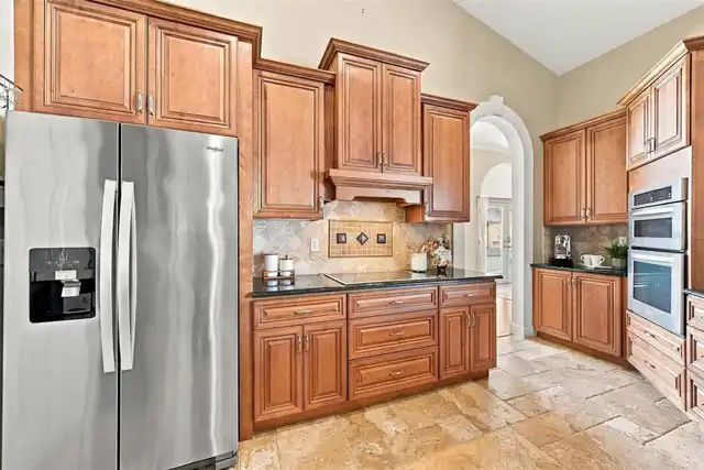 Listing Photo 11