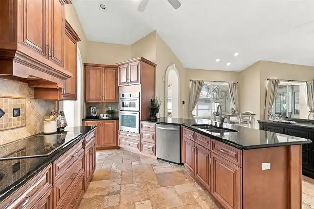 Listing Photo 12