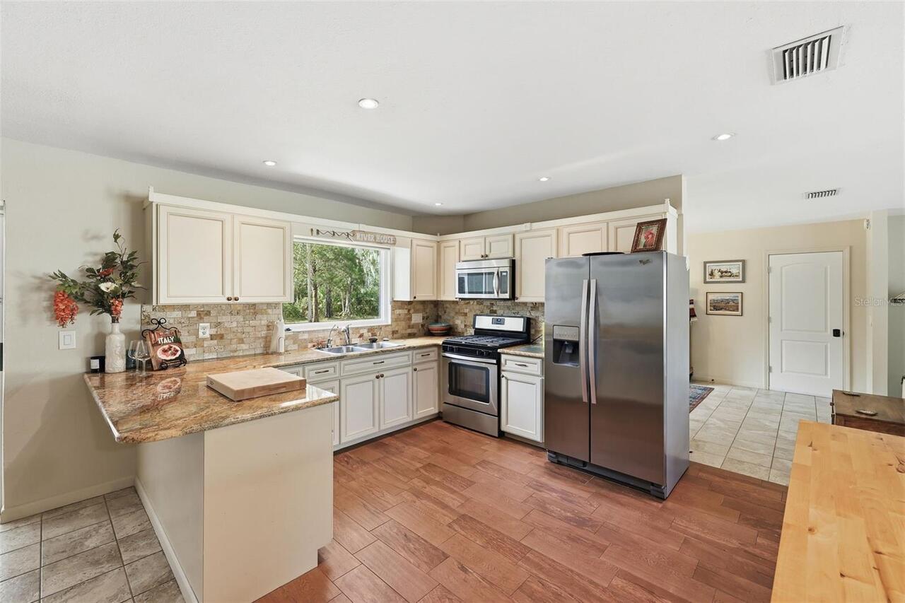 Listing Photo 11