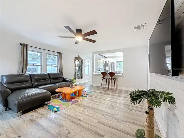 Listing Photo 8