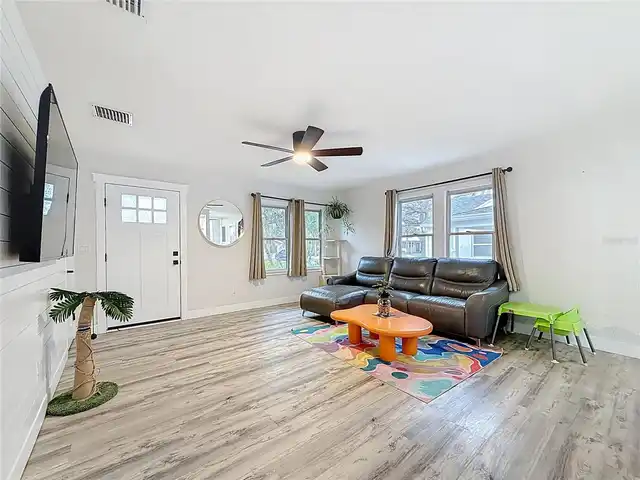 Listing Photo 9
