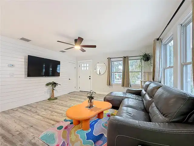 Listing Photo 10