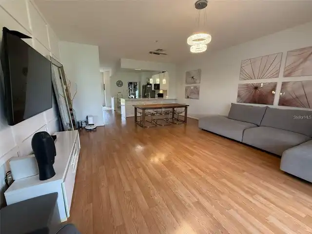 Listing Photo 9