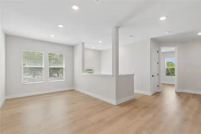 Listing Photo 16