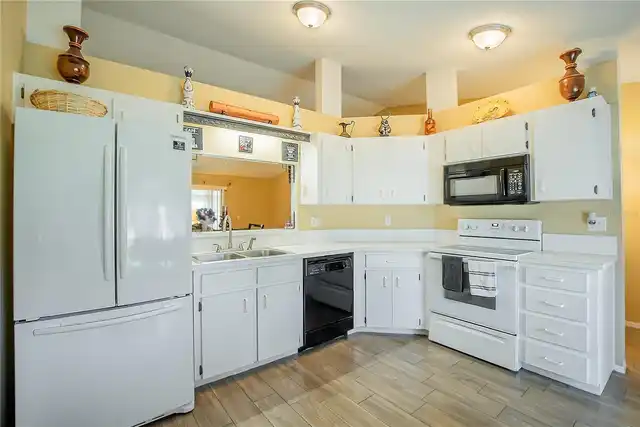 Listing Photo 10