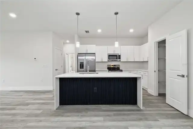 Listing Photo 11